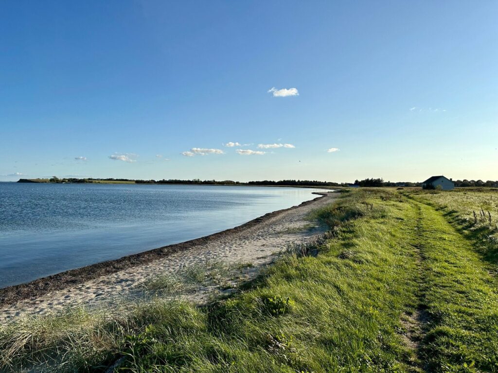 Gravelsti langs kysten af Jegindø